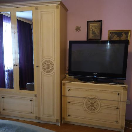 Затишні Апартаменти В Центрі Rivne Buitenkant foto